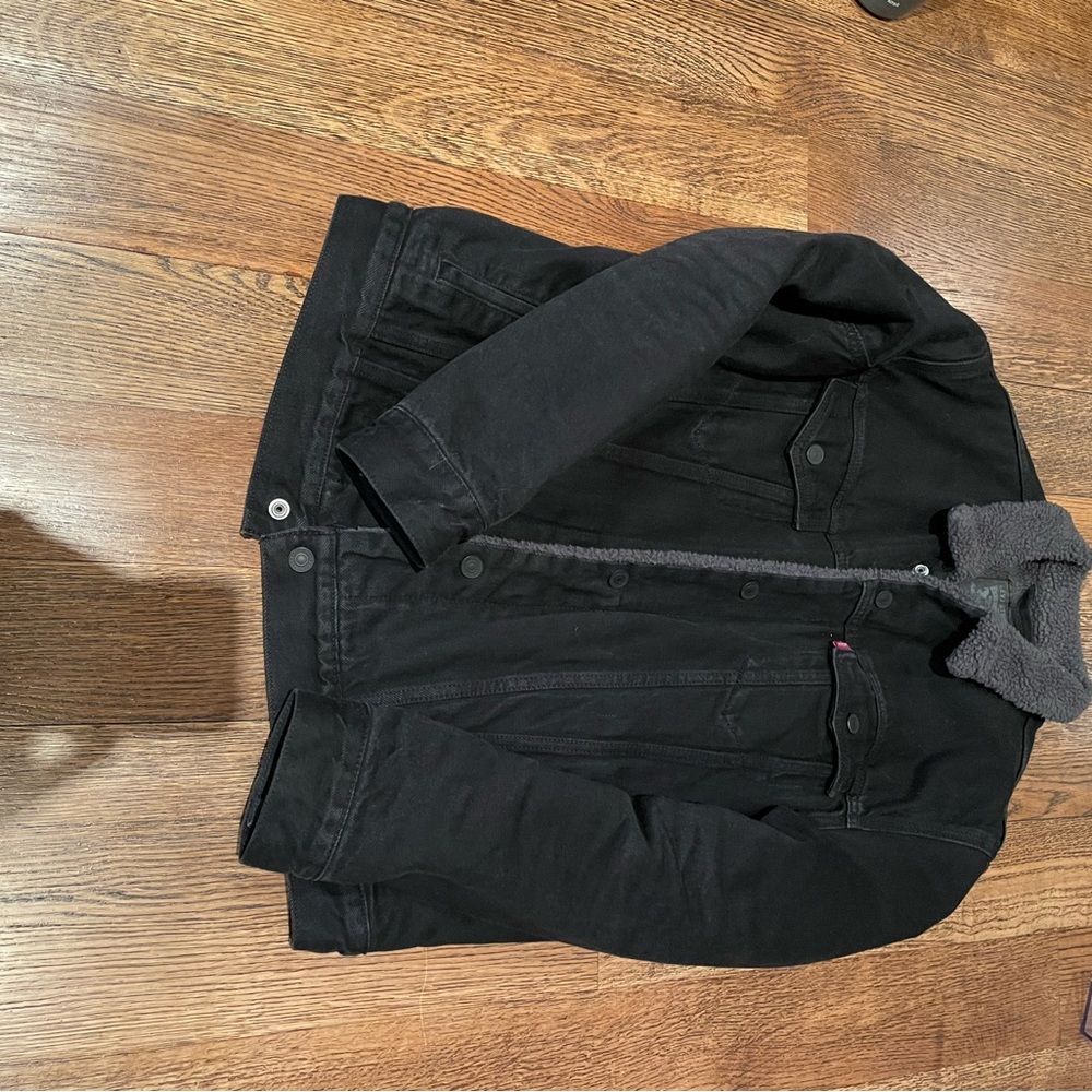 Levi’s denim jacket size large great condition